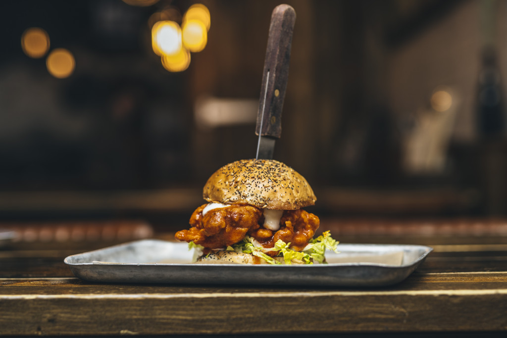 STUDENT DEAL

One of our amazing burgers and a pint of headliner for just £12.50!