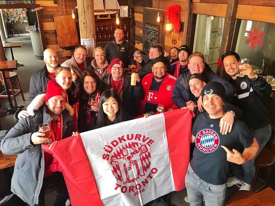 SuedkurveTO's tweet photo. #FlashbackFriday to a few of our previous visits to @StonehookerBeer 🍺 After a looonnnggg break we can’t wait to see our members again at our #WinterpauseSocial this Sunday ☃️ 🍻
#SKTonTour #Stonehooker #MiaSanMia #FCBayern https://t.co/xJFn84lEuK