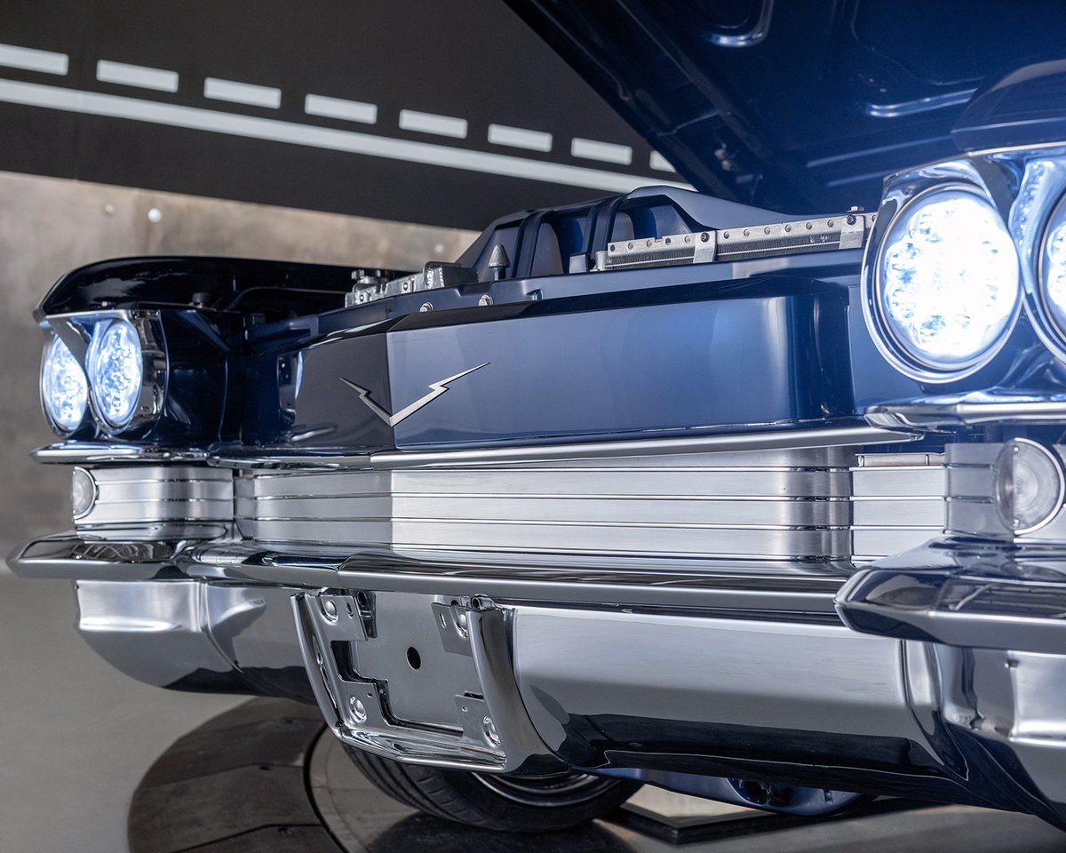 Barrett_Jackson's tweet photo. Lot 1441 - This 1963 @Cadillac #Eldorado #Biarritz custom convertible #ElectroMod appropriately finished in Electric Blue is offered with No Reserve during the 2023 #Scottsdale Barrett-Jackson Auction, January 21-29 at #WestWorld.
Read more: https://t.co/MHvEsnd4Dw https://t.co/w6OWZl59Wa