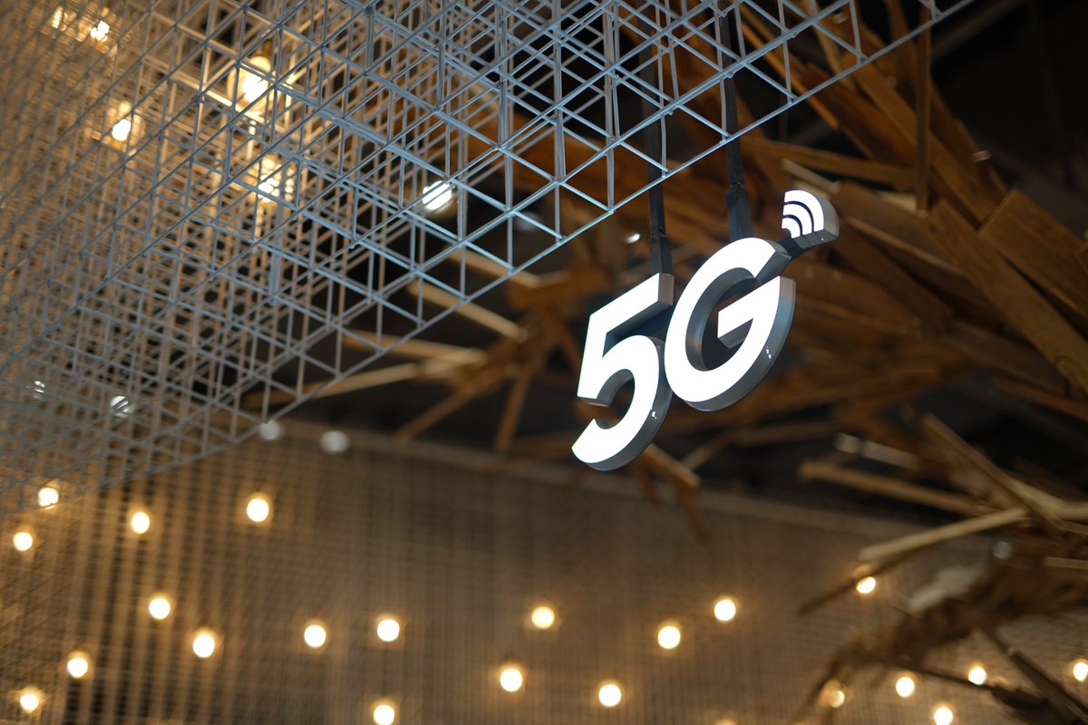 What's the difference between 5G Home Internet and 5G Mobile?🤔

A lot, actually.

Here's what you need to know.⬇️

5ghomeinternetreviews.com 

#5G #Mobile #Internet #5GHomeInternet #5GMobile
