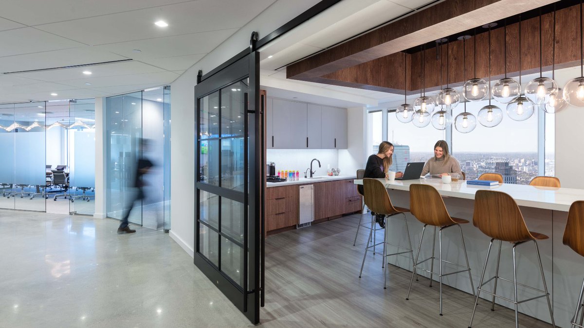 VCA_Arch's tweet photo. This Boston based private investment company was looking for a change in their space, so they brought in the VCA team to develop a sleek and flexible office and amenity space tailored to them. 

@ReflexLighting 
@AvisonYoung  
Columbia Construction https://t.co/AEoxLcpWeF