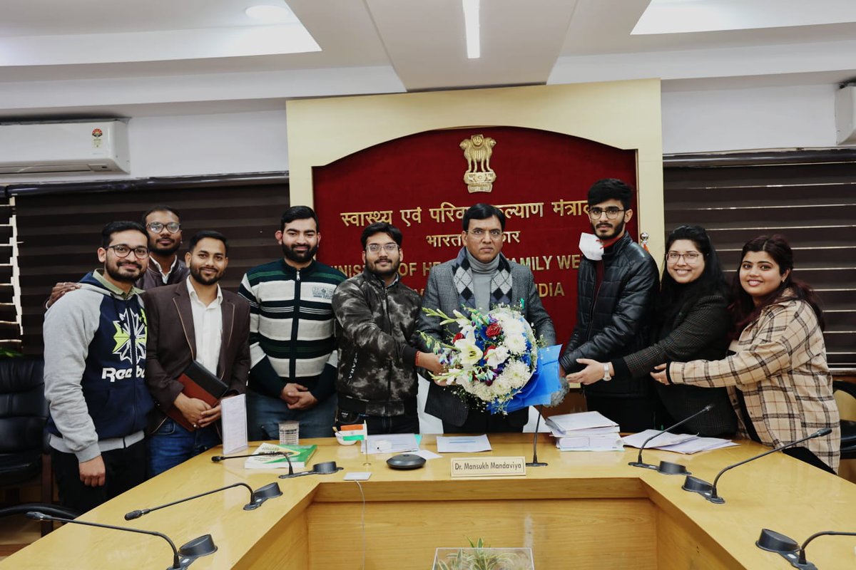 Shahroz_Sherry_'s tweet photo. A team of FMG Doctors met @mansukhmandviya in New Delhi to provide relaxation about 2yr CRMI &amp; end this injustice so that we could achieve the dream to serve our motherland
#FMGs #StopTargettingFMGs 
#MedTwitter #Doctors
@dentodontics @official_aimsa @IndianExpress @the_hindu https://t.co/XDqCXuMQKP