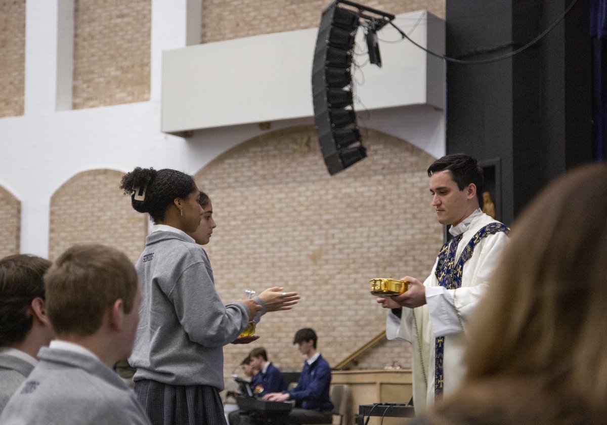 OConnellHS's tweet photo. From altar servers to lectors to our Little Flower Sacristan members, a lot goes into preparing for our all-school Masses 💙🕊 #StJohnNeumann https://t.co/wLZ3B40S5I