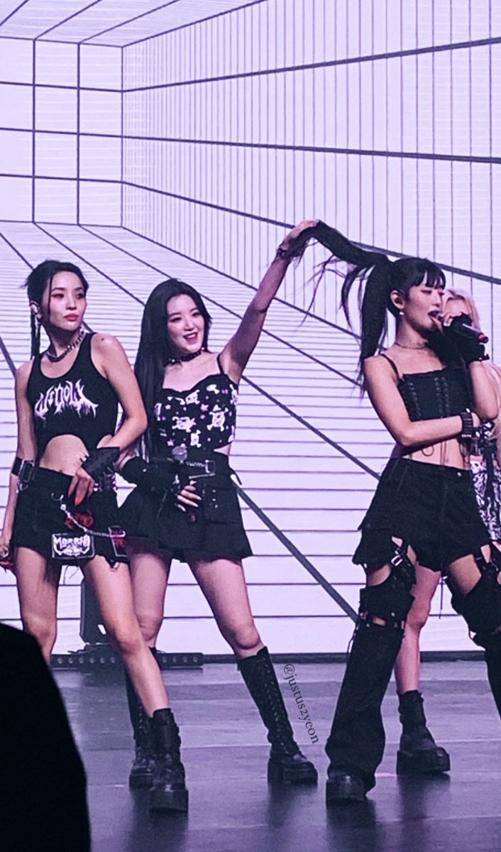 justus2yeon's tweet photo. y’all don’t understand how hot (literally hot and humid) the venue was during #GidleInManila. but here we have playful and happy shushu 🥰 

she worked so hard and was so professional the entire time. my respect for her grew a million times more 🥲 https://t.co/tvcCr8H9HJ