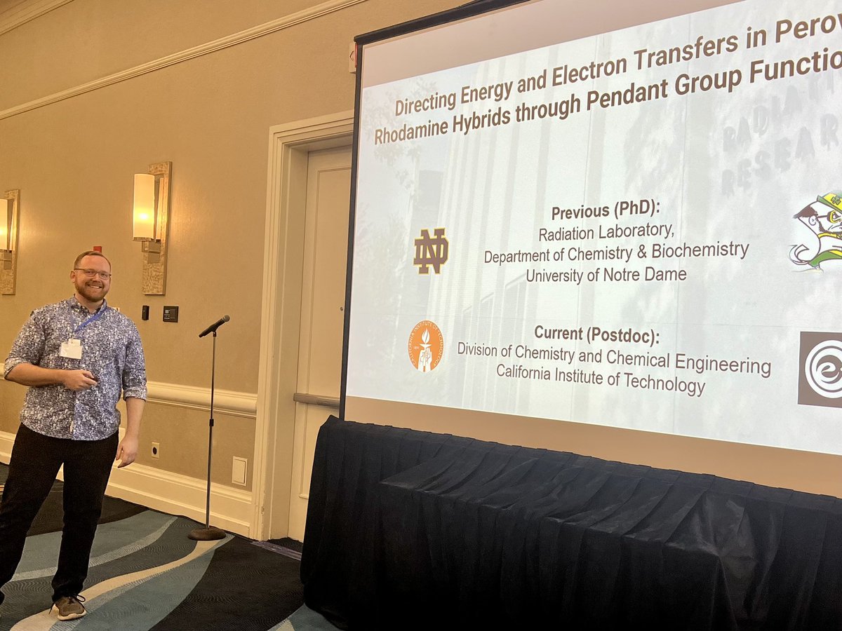 Congratulations to our postdoc @dubose_jeff for receiving the Gerhard Closs Student award from the Inter-American Photochemical Society!
Hope you enjoyed sunny Florida 🌴😎