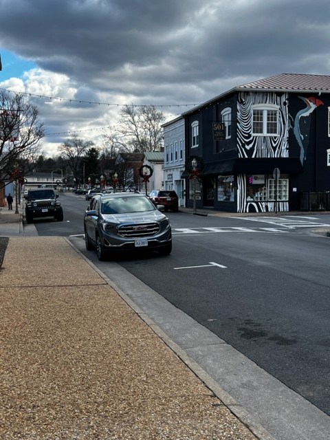 It's a blustery 🌬, beautiful ⛅️ day in Front Royal! Stop by @VisitFrontRoyal and see us, we'd love ❤️ to meet you! 

#discoverfrontroyal #shenandoahvalley #warrencountyva #loveva