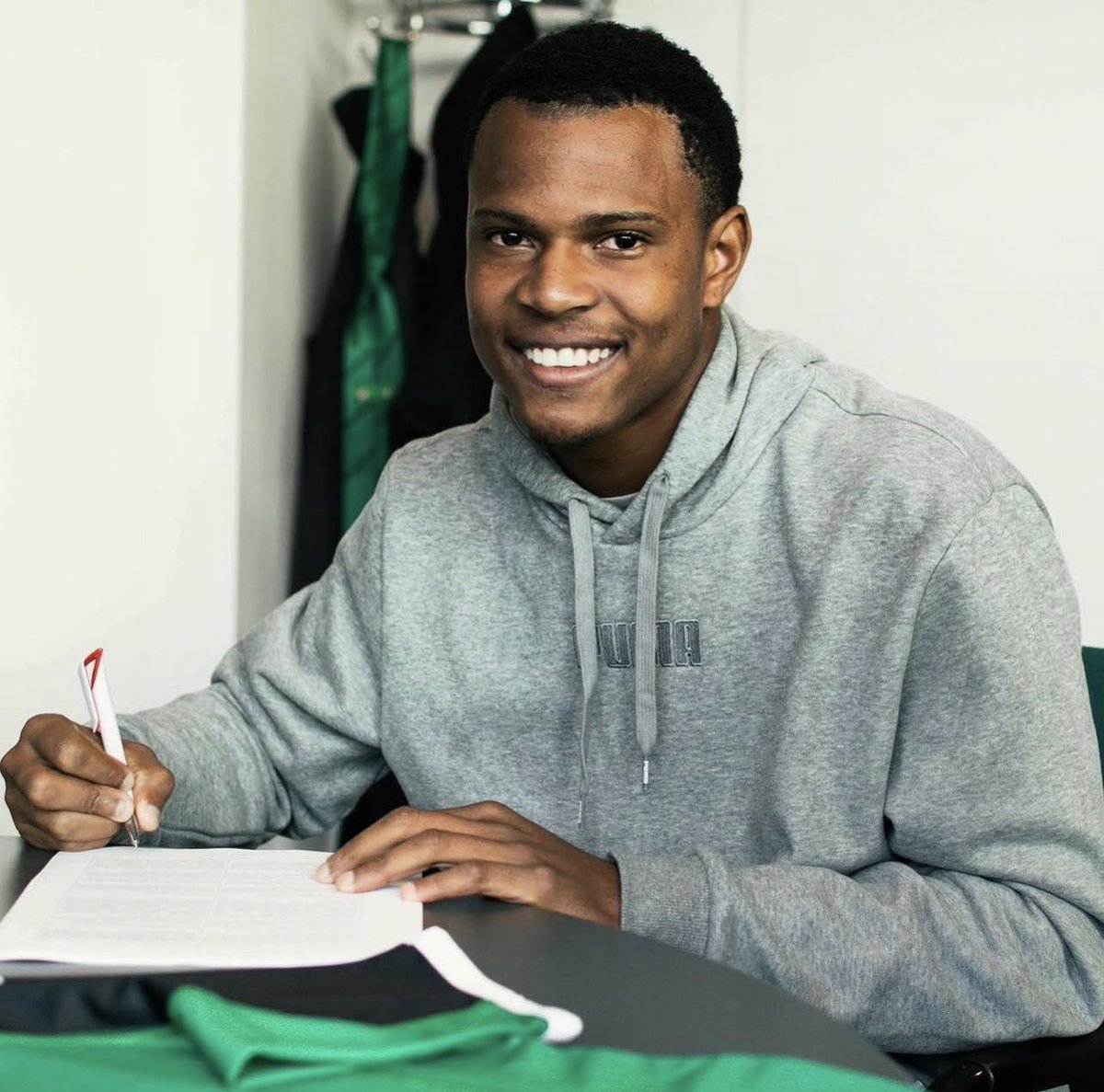 18 year old Tarick Tarrio Ximines, formerly of Jamaica College @fervetsoccer, has signed a 2 and a half year contract with Cercle Brugge K.S.V. (<a href="/cercleofficial/">Cercle Brugge</a>) in the Belgian Pro League.

We wish him the very best in the European scene 👏🏾 

You Go Ximines 👊🏾‼️