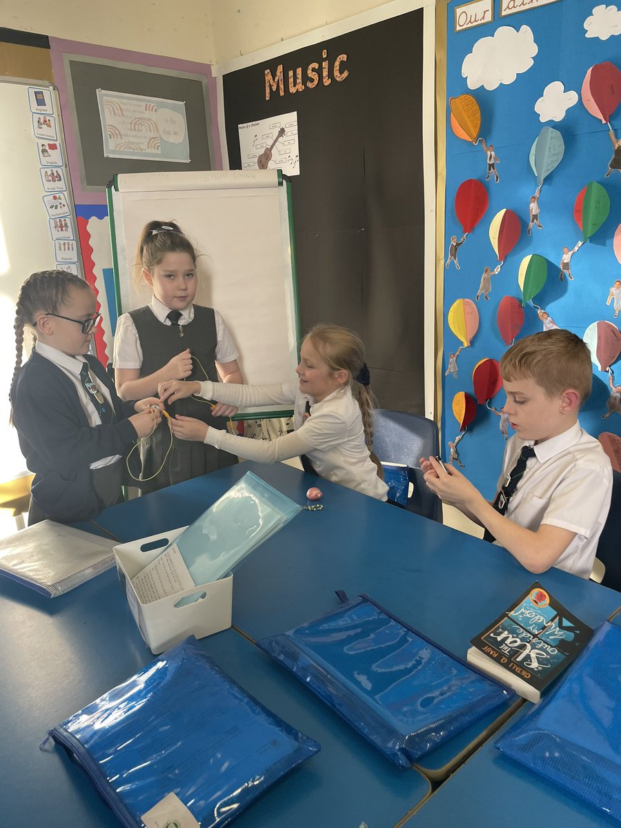 ASALeavers25's tweet photo. We’ve had a lot of fun making simple electrical circuits this afternoon! 💡 #ASAScientists https://t.co/XBn33buxgB