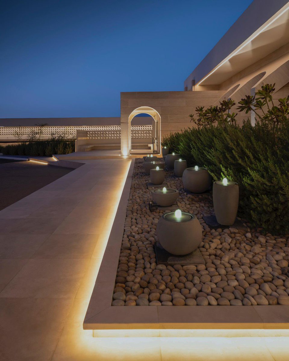 dalsharhan's tweet photo. مساء الجمال 💡
من أعمال #DALStudio لتصميم الإضاءة
طبيعة المشروع: مشروع قائم من السبعينات، ترميم
تصوير @NaSseeR_Q8 @alsaad80 https://t.co/71hL8qMSnZ