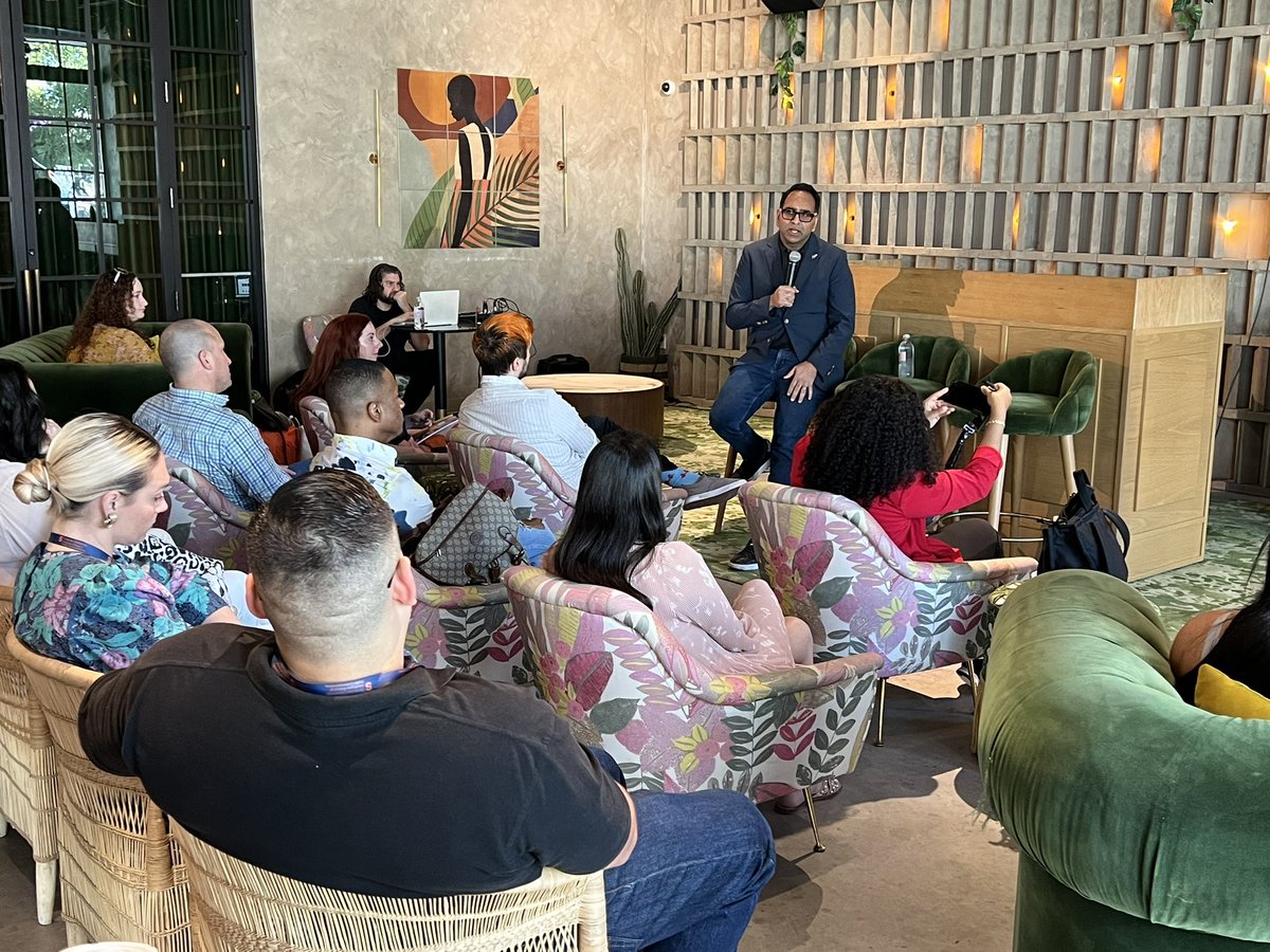 CBoomerVazquez's tweet photo. “‘We are always becoming. It never stops.’” Our #KeynoteSpeaker opening a dialogue on the evolution of #MiamiTech with a quote from Miami poet Richard Blanco. Thank you for @saif305 for the depth of your insights shared with our @newhousemasters #GraduateStudents. #CommsImmersion https://t.co/BvaNWTrIi2