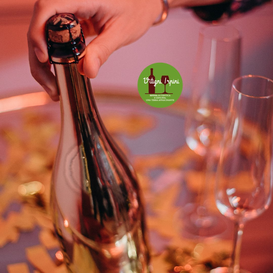 In Italia, è stato stimato che durante queste festività, sono state stappate 350milioni di bottiglie😍Tu quale vino hai preferito? 
.
La befana tutte le bottiglie vuote si porta via
vitigniirpini.com

#vitigniirpini #beviirpino #taurasi #fianodiavellino #grecoditufo