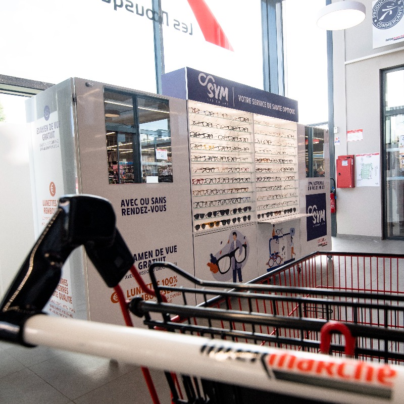 intermarche's tweet photo. Notre offre de service optique en partenariat avec #SymOptic 👓 dans nos magasins continue de convaincre dans les territoires : de l’examen de vue gratuit à la prescription d’ordonnances, jusqu’à l'achat de lunettes 100% santé avec 0 reste à charge (sans obligation d'achat).