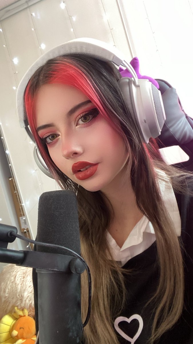 Julia Burch on Twitter "Liveeeeee come hang out with me https//twitch