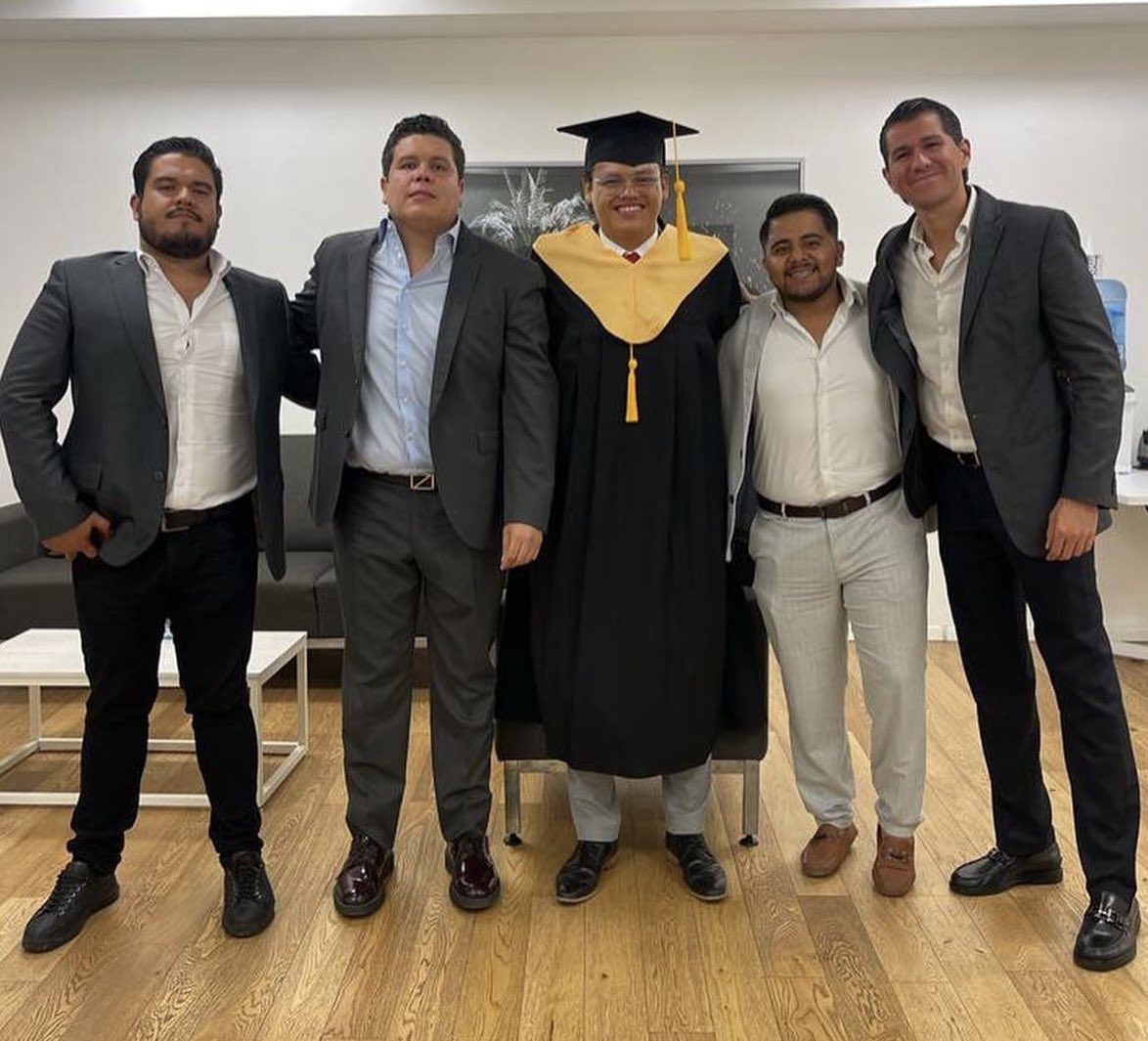 juliocovarru's tweet photo. “Ser joven y no ser revolucionario es una contradicción hasta biológica” 
S. Allende

Ánimo amigo @IlichCisneros estamos contigo y tu familia, admiramos tu valentía y tu arrojo para levantar la voz, confío en qué pronto se hará justicia y regresarás a casa, toda mi solidaridad. https://t.co/bl8H16H0Jj