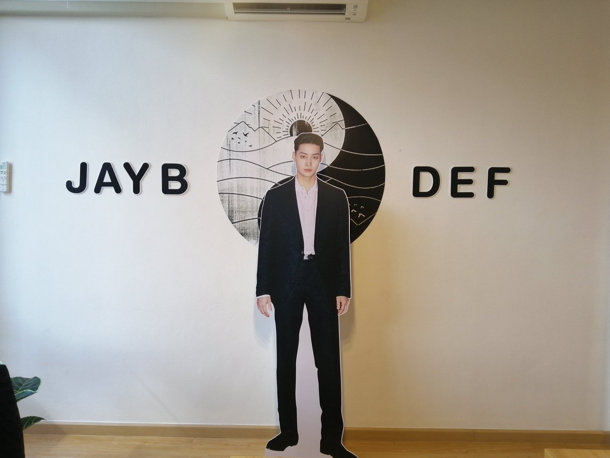 Rodmay24_2's tweet photo. 💙บรรยากาศชั้น 2 และ 3 #JayBDefDay https://t.co/bXxm7LOwM0