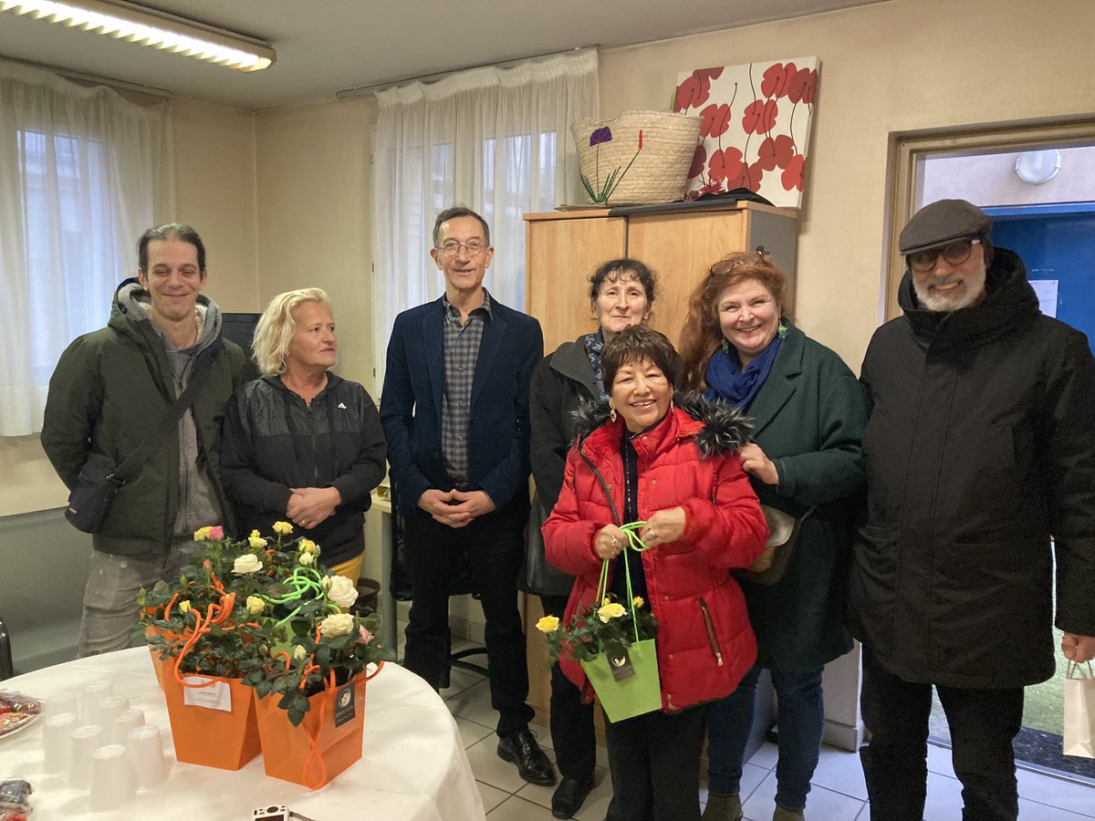 gwenaustin75019's tweet photo. #seniors #EPS19 #solidarite ravie en ce début d’année d’aller à la rencontre des résidentes et résidents des résidences seniors pour leur souhaiter une année la plus sereine possible ✨✨ https://t.co/LHZRQN19OZ