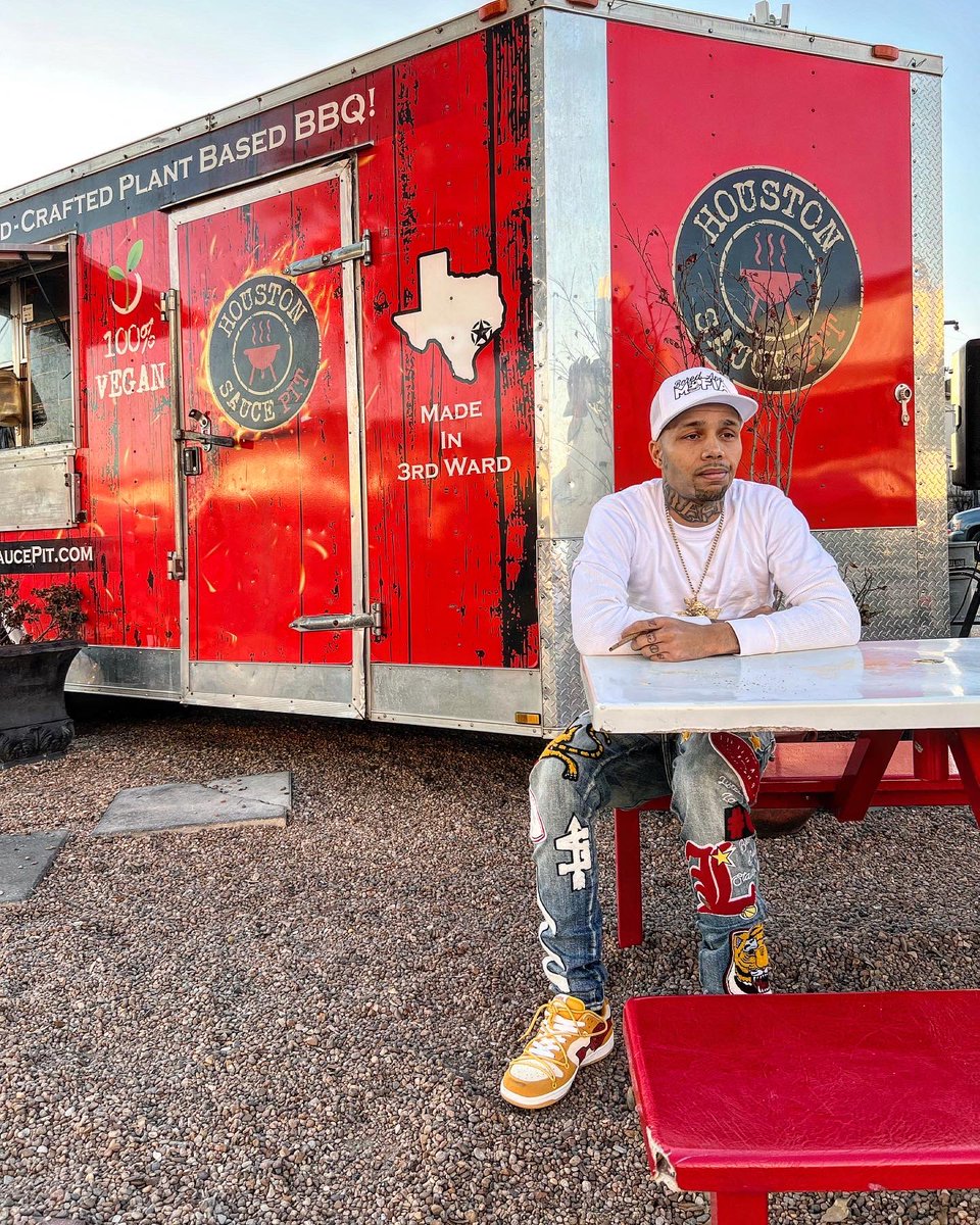 akhonest_'s tweet image. I like my Females #Vegan. 
But they can Eat THIS Meat!!!
#doublepun