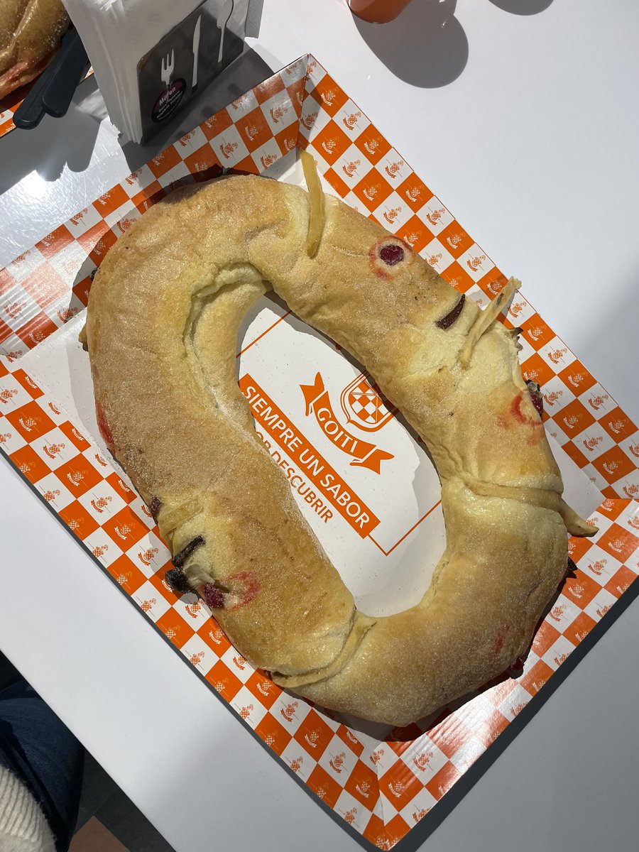 EstefaniaYarce's tweet photo. EXPECTATIVA/REALIDAD compré la rosca en #Goiti y vean esto 🥹🥲😂 https://t.co/w7hBPSLVGi