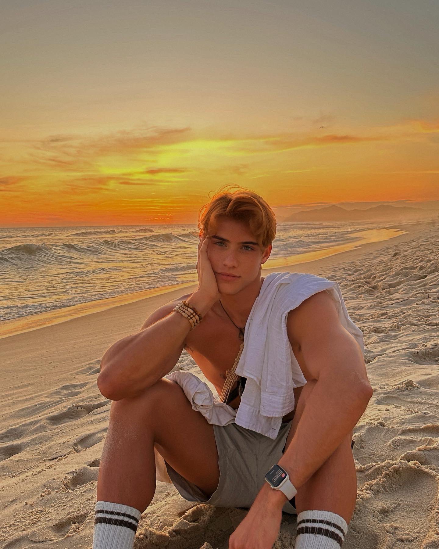 Lorenzo Bold 0.15% on Twitter: "Rt if you wanna go on a beach date with