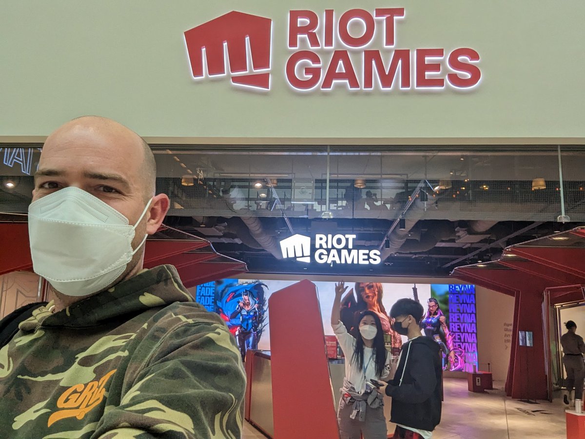 nikopartnersinc's tweet photo. Niko Partners analyst, @ADChamplin, stopped in at the @RiotGames arcade lounge at the Incheon airport today. He is en route to the #MLBBM4 tournament in Jakarta this week! https://t.co/rcvqzG65JG