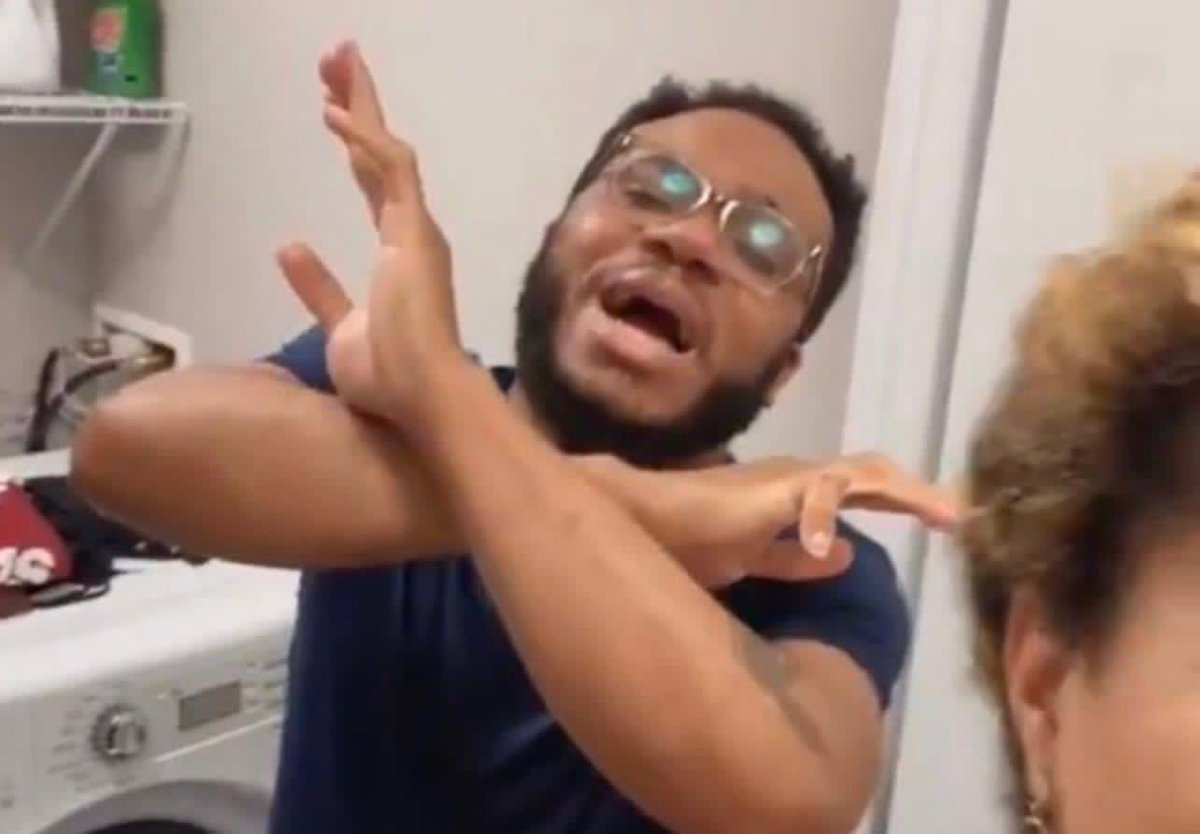 Mr Smeg: Can I take you out for lunch?

Babes Wodumo: Ngeeeeeke ng’vumee…