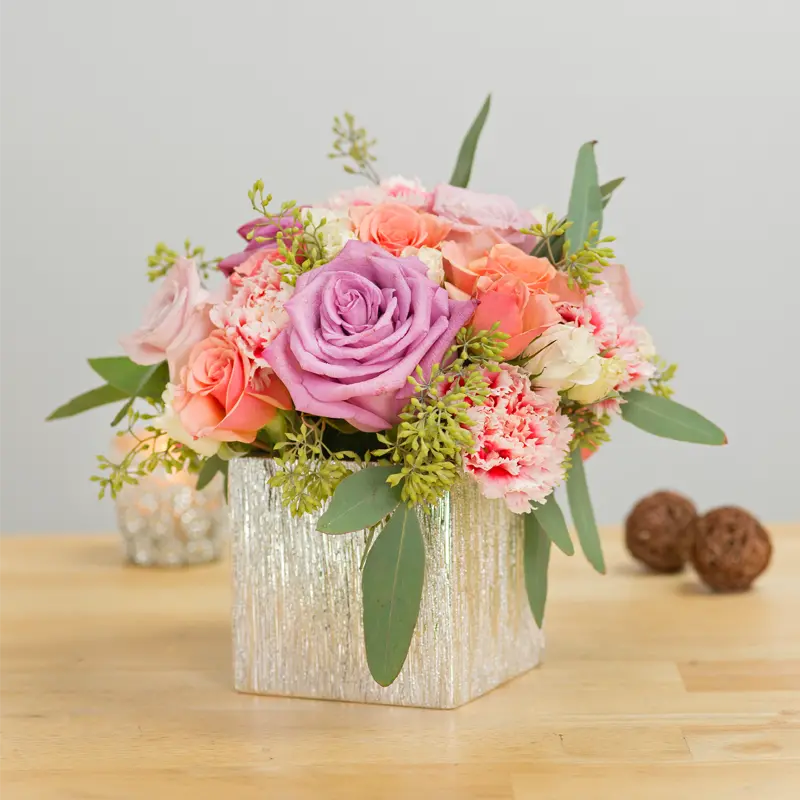 January birth flowers are carnations and snowdrops! 💐☃️

To show appreciation or deep love to those born in January, choose a light-red or dark-red carnation. And, if you wish to express sympathy, optimism, and hope, do it with beautiful snowdrops! ❄️🤍