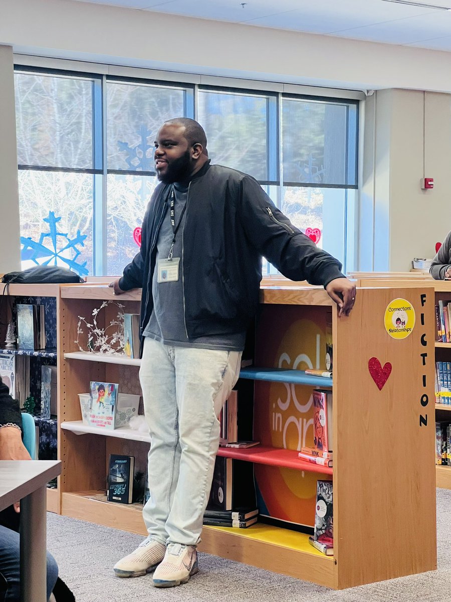 MerriweatherEDU's tweet photo. It’s a 💛 thing! This 7th grade team is stellar because of the leadership of their Grade Level Chair, @MrEdwardsELA! The team celebrated him today and thanked him for being an amazing leader! This 7th grade family is 🔥! @TRobinsonsms @billups_LA https://t.co/A0iMCjx8Oe