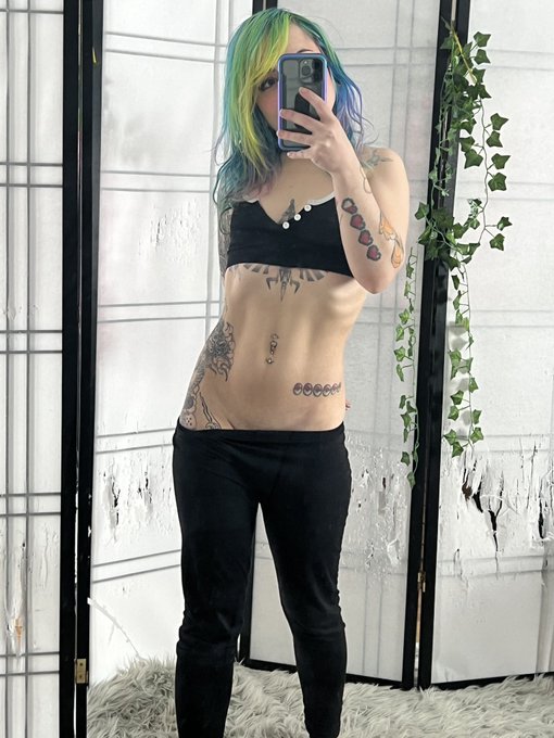 moreee tummy 🥰 https://t.co/zPlsfZmnYt