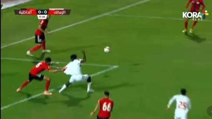mo_elhariry10's tweet photo. كورة زي دي لو كانت اتحسبت كانت تخلص الماتش 

#التحكيم_المصري_فضيحة https://t.co/LjzGMN5gnG