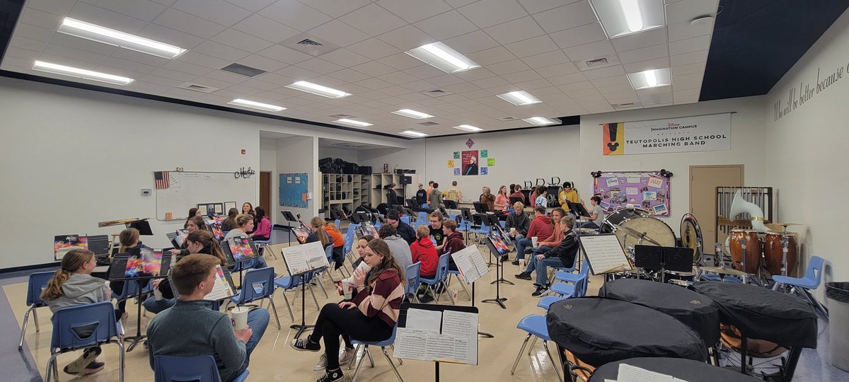 ttownband's tweet photo. 8th grade/senior pairing! Enjoying snacks thanks to our band boosters! https://t.co/fT6OhXxpFm