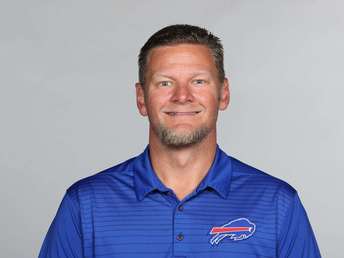 Hero: Meet Denny Kellington, The Buffalo Bills Assistant Athletic Trainer Who Gave Damar Hamlin CPR On The Field And Played A Crucial Role In Saving His Life barstoolsports.com/blog/3451032/h…
