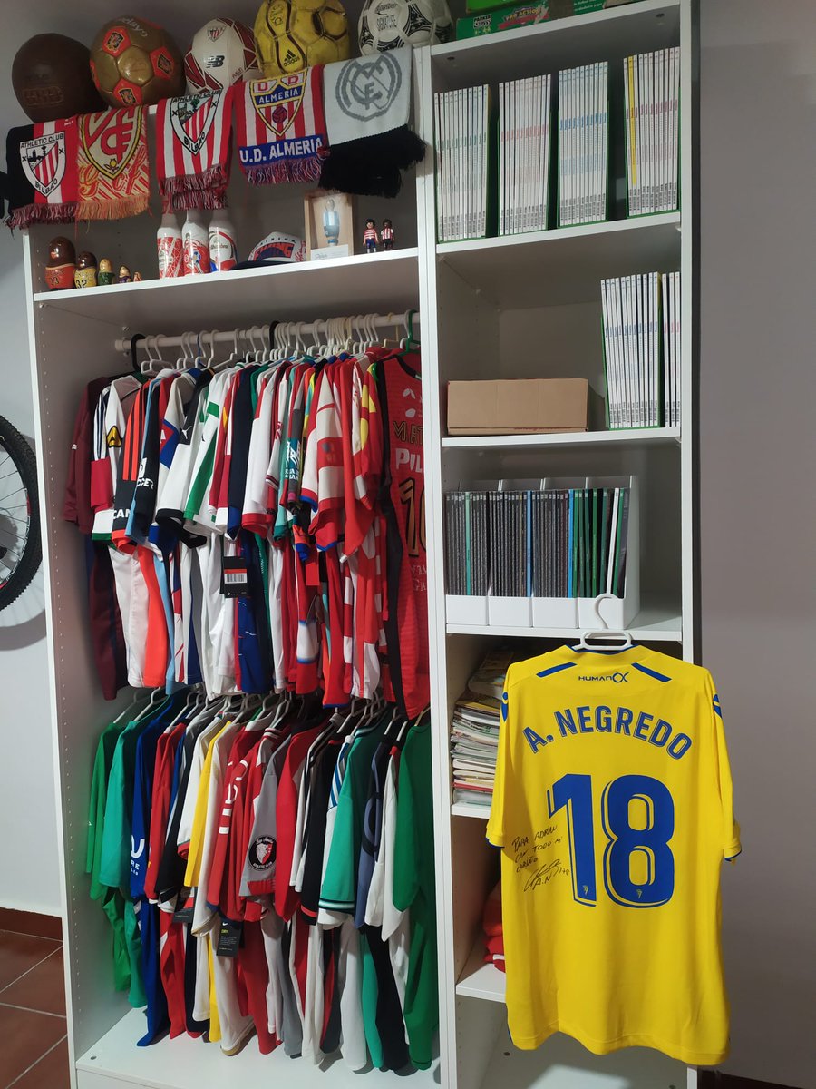 Mikasa, tierra y albero (@y_albero) on Twitter photo Nueva joya para mi colección, gracias <a href="/AlvaroNegredo9/">Álvaro Negredo 9️⃣</a>, un crack dentro y fuera del campo!! Nueva joya para mi colección, gracias <a href="/AlvaroNegredo9/">Álvaro Negredo 9️⃣</a>, un crack dentro y fuera del campo!!