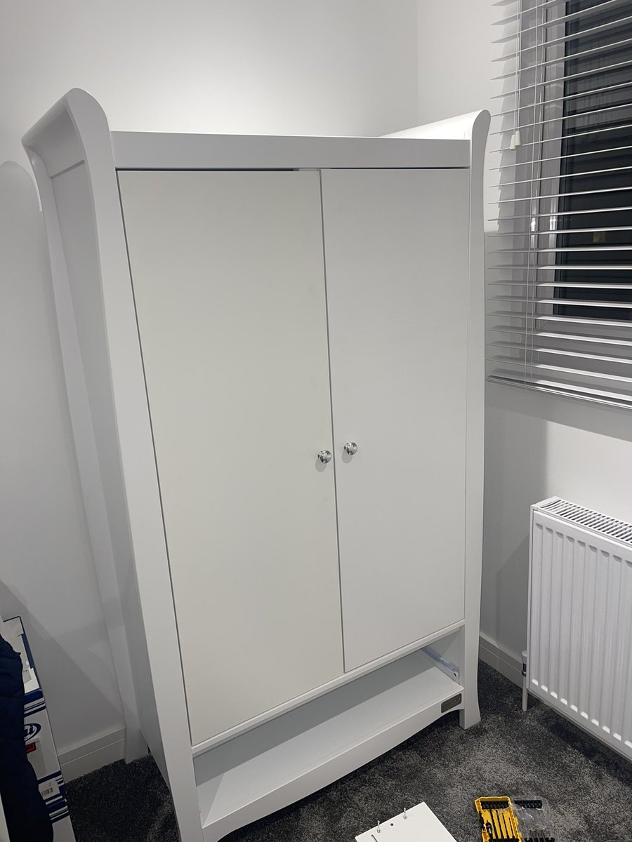 _beckapxox's tweet photo. @IckleBubba So disappointing when you spend money on furniture and one wardrobe door is chipped and YELLOW! Be nice if someone actually got back to me!!!! https://t.co/59fqSt8BAa