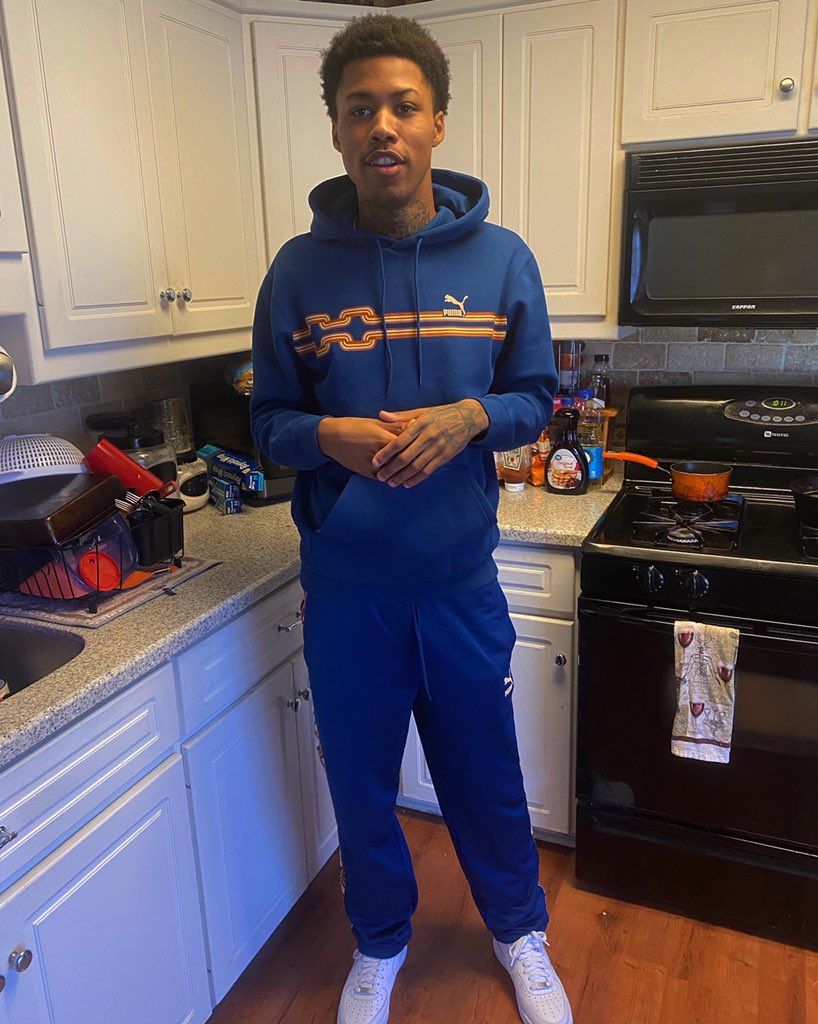 SslChuckie's tweet photo. I’m The Dope Up In The Pott 🥘 ,I’m The Switch Up Ona Glock 🎚, They Like Thatt Lil 🥷🏾 Hott🥵 #Blrrrd💥 https://t.co/tv2mG2PZAS