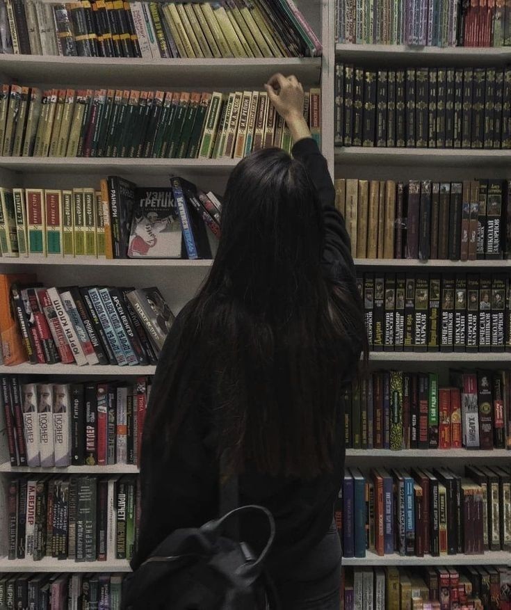 studgw's tweet image. ⌕ search: #studytwt | #studytwtbr | #langtwt !!

   › Eduarda, 06 line
   › Ela/dela-a
   › meta: aprender inglês e Entrar na UnB 
   › foco: psicologia

★ músicas, livros, filmes, casos criminais e gatinhos ★

   ♡/↺ = mutuals