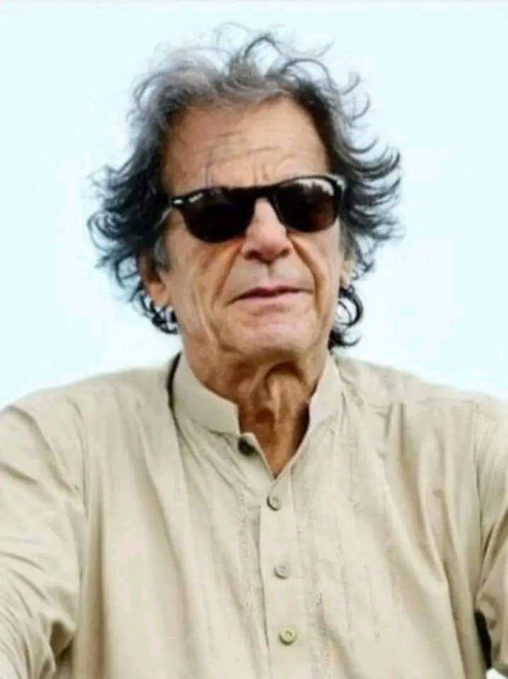 Lodhi_PML's tweet photo. وحشی کُھسرا
😂😂😂
#PLAY_BOY https://t.co/5IGNGItyPh