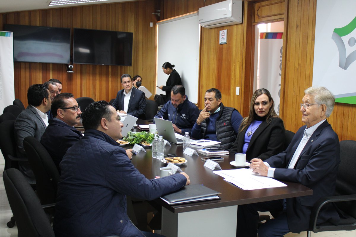 IMPLANDGO's tweet photo. ...Durango y contar con el respaldo del @gobdgo a través de la Coordinación de Gestión Gubernamental y la dirección de #Planeación.🤝El Ing. Emiliano Hernández Camargo, Consejero Presidente del #Inevap, refrendo el vínculo colaborativo en el marco de la transición gubernamental. https://t.co/Rlexj1kPAx