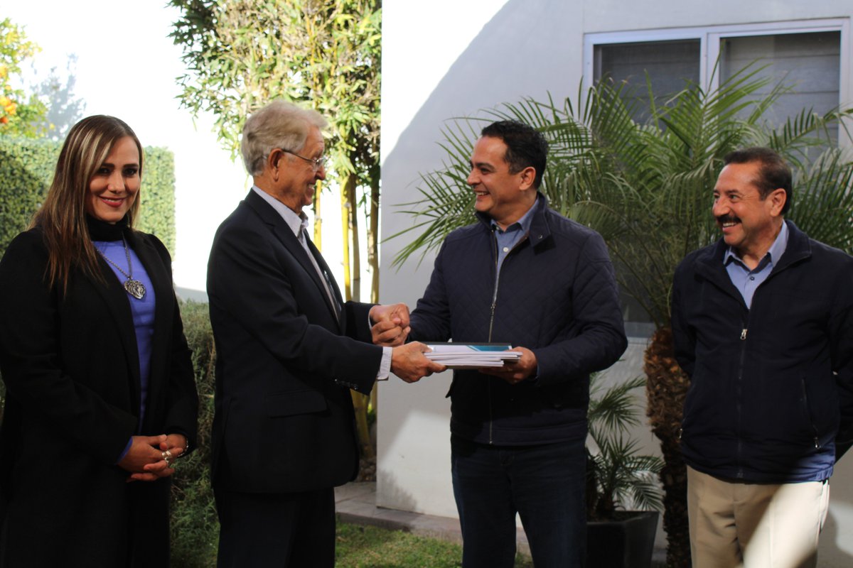 IMPLANDGO's tweet photo. ...Durango y contar con el respaldo del @gobdgo a través de la Coordinación de Gestión Gubernamental y la dirección de #Planeación.🤝El Ing. Emiliano Hernández Camargo, Consejero Presidente del #Inevap, refrendo el vínculo colaborativo en el marco de la transición gubernamental. https://t.co/Rlexj1kPAx