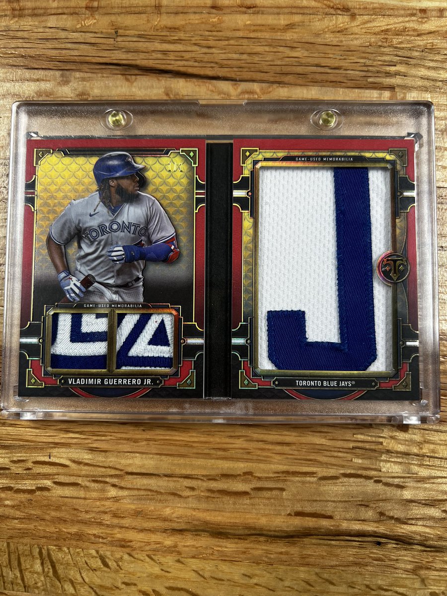 Three_Stars's tweet photo. It's another #HitsRoundUp from Little Canada! 2022 Topps Triple Threads produced 2 1/1s for the same customer. Some guys have all the luck! π Vlad Jr patch booklet and Fisk/Thomas/Buehrle triple patch auto π₯π #Hits #OLittleCanada #supportyourLCs https://t.co/QqgprKUyRB