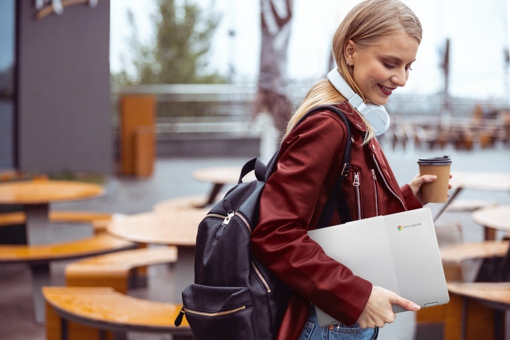 LenovoBlogCZ's tweet photo. Pozadu není ani nejnovější generace notebooků IdeaPad a Chromebook. :-) #LenovoIN

https://t.co/PbbvGBrjon https://t.co/oxitb1lKEZ