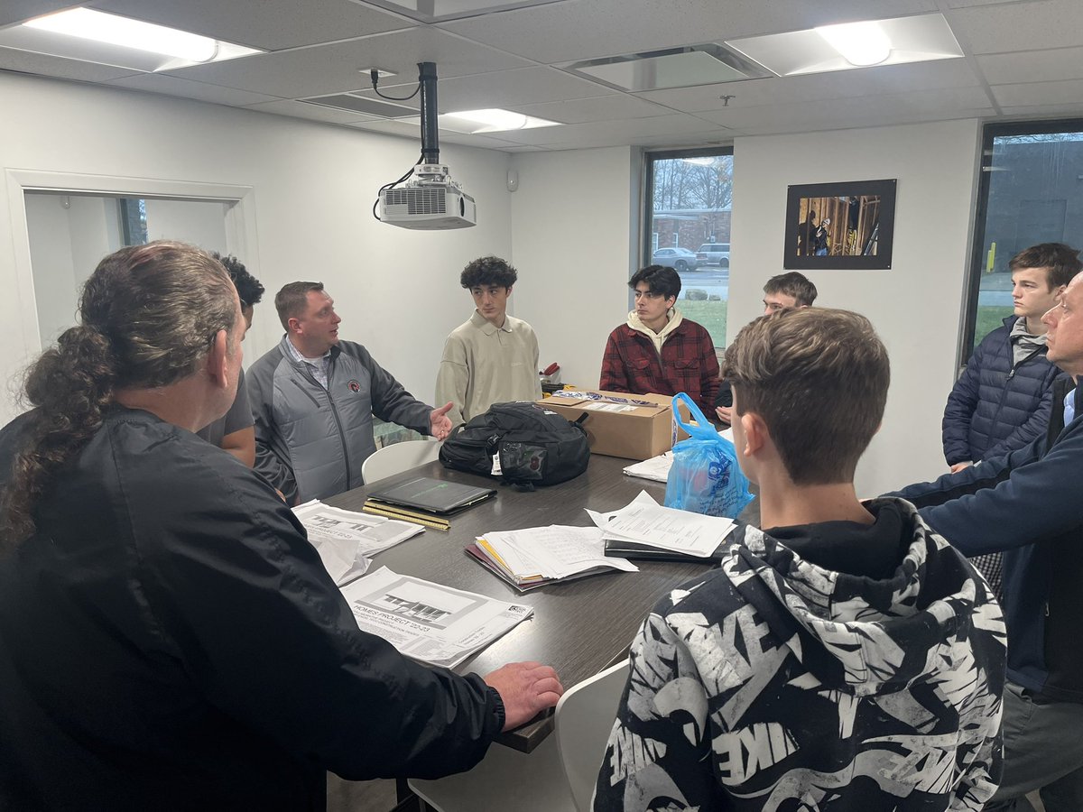 Deanna_Elsing's tweet photo. Shout out to Cleveland Construction for presenting to our Construction Trades program students today @ExcelTECC https://t.co/XIuGNZAnTr