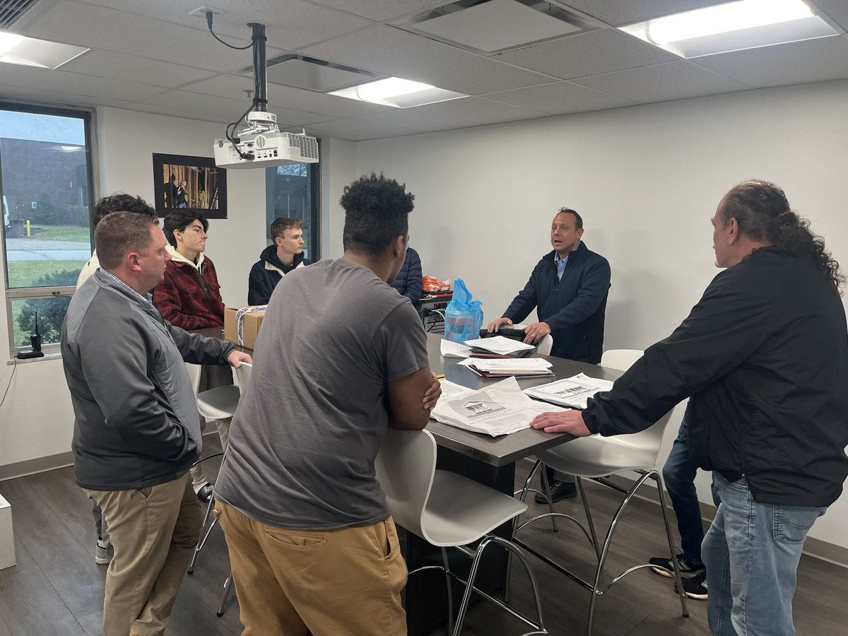 Deanna_Elsing's tweet photo. Shout out to Cleveland Construction for presenting to our Construction Trades program students today @ExcelTECC https://t.co/XIuGNZAnTr