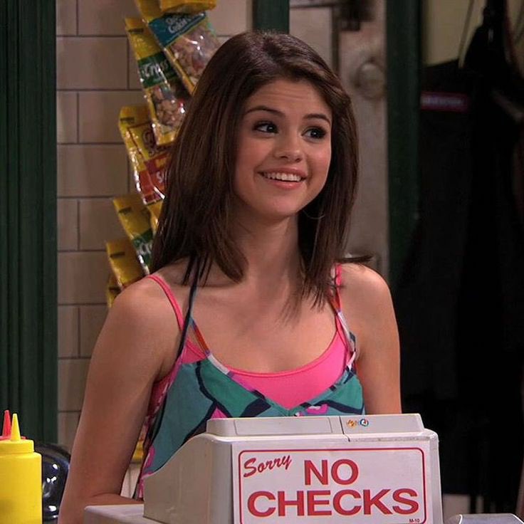 PopCrave's tweet photo. 11 years ago today, Alex Russo became the Russo family wizard. 🪄 https://t.co/knb6RgoObG
