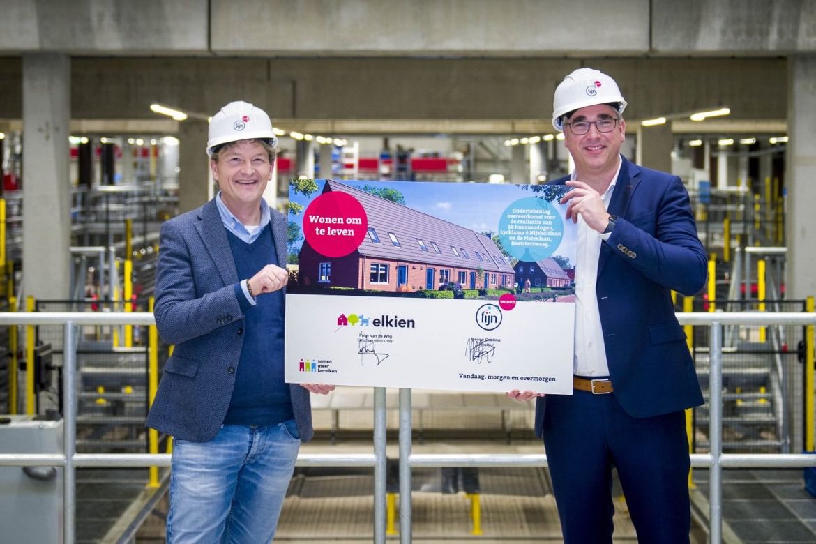 PeterHutten's tweet photo. Partner en believer van eerste uur @Elkien_. Mijlpaal met 100e industriële woning in 2017. Nu weer stuwer van de nieuwe wereld met de eerste @fijnwonen sociale huurwoningen voor haar bewoners in Beetsterzwaag uit de nieuwe fabriek @VanWijnenGroep @Heerenveen https://t.co/praFukKNbW