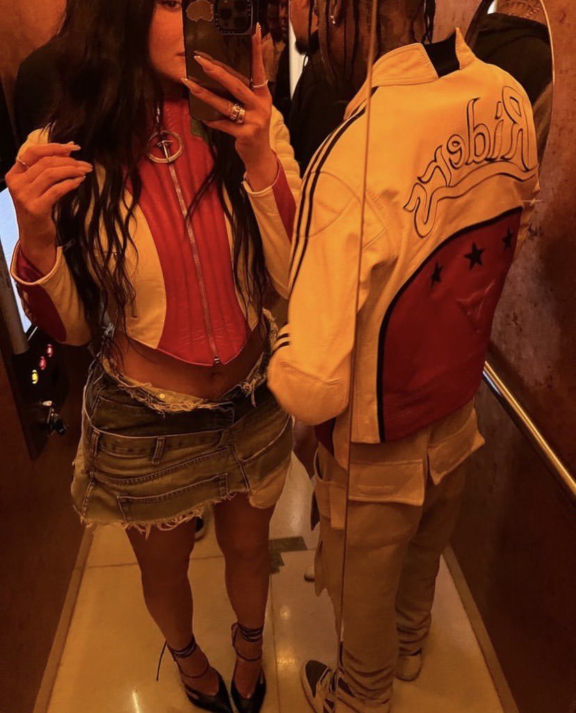 idblessd's tweet photo. kylie jenner x travis scott https://t.co/W4iUsyCinK