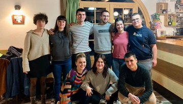 bertsolaritza's tweet photo. #Bertsuxurla Hiru bikote finalistak erabakita: Haira Aizpurua eta Eki Mateorena; June Aiestaran eta Oier Urreizti; eta Izaro Bilbao eta Maddi Agirre. Urtarrilaren 27an Pausun. 
#bertsularitza https://t.co/SsdWbzK14l