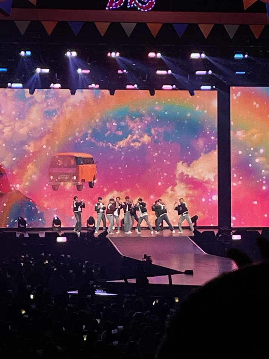 kimsunwoorld's tweet photo. THE B ROAD IN JAPAN DAY 1 FANCAMS –– thread https://t.co/vHjjdDpXWF
