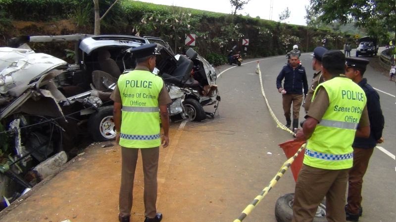 FastNews1st's tweet image. #Nanoya_Accident #7th_death
நுவரெலியா, நானுஓய – ரதெல்ல பகுதியில் நேற்றிரவு இடம்பெற்ற கோர விபத்தில் மூன்று சிறுவர்கள் உட்பட 7பேர்கள் உயிரிழப்பு!

නානුඔය ප්‍රදේශයේදී සිදුවූ හදිසි රිය අනතුරකින් කුඩා දරුවන් තිදෙනෙකු ඇතුළු හත් දෙනෙකු ජීවිතක්ෂයට පත්ව ඇත!