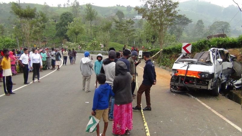 FastNews1st's tweet image. #Nanoya_Accident #7th_death
நுவரெலியா, நானுஓய – ரதெல்ல பகுதியில் நேற்றிரவு இடம்பெற்ற கோர விபத்தில் மூன்று சிறுவர்கள் உட்பட 7பேர்கள் உயிரிழப்பு!

නානුඔය ප්‍රදේශයේදී සිදුවූ හදිසි රිය අනතුරකින් කුඩා දරුවන් තිදෙනෙකු ඇතුළු හත් දෙනෙකු ජීවිතක්ෂයට පත්ව ඇත!