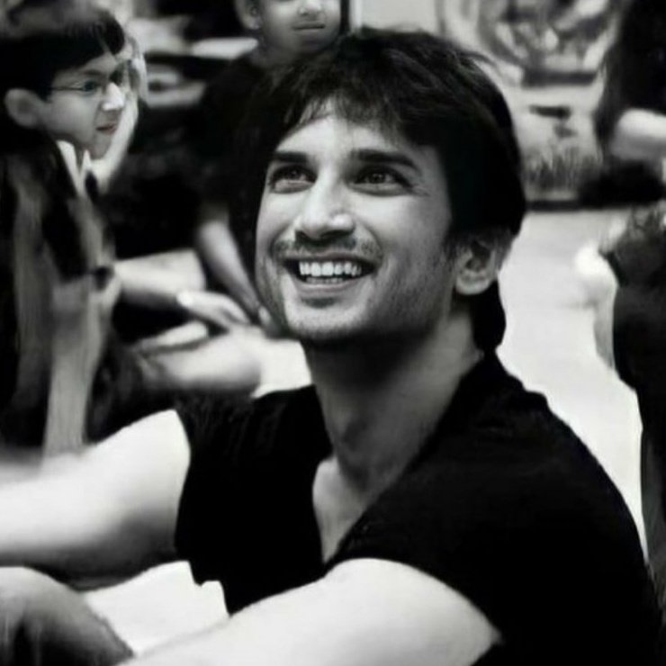 its__abstract's tweet photo. @kiran47471 My favourite smile

#SushantMoon 
Sushant Day https://t.co/URxn0EAGgW